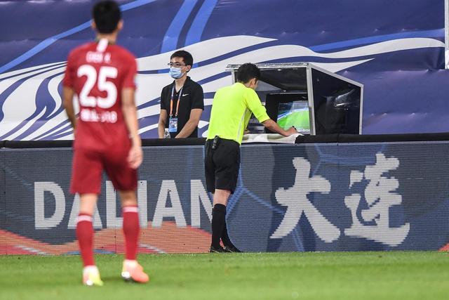 官方：国米与28岁邓弗里斯续约至2028年6月